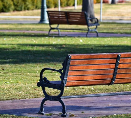 mobiliario urbano de madera